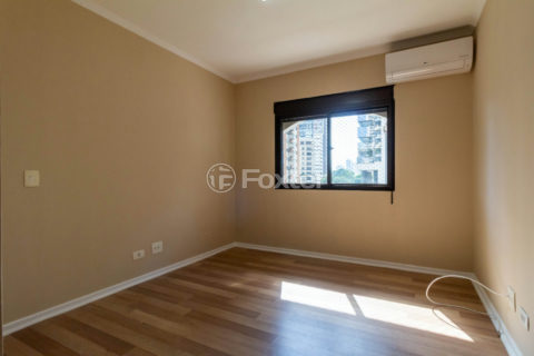 Image 21 - 1030184