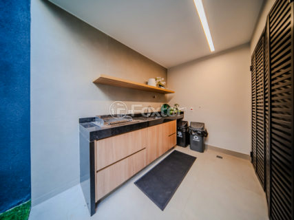 Image 32 - 1030187