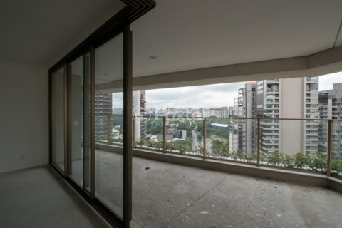 Image 15 - 1030195