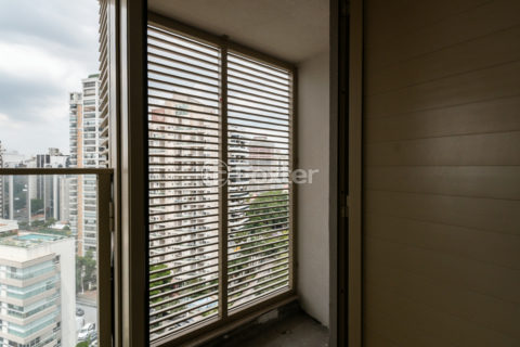 Image 14 - 1030195