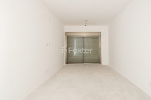Image 32 - 1030195