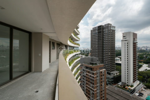 Image 8 - 1030195