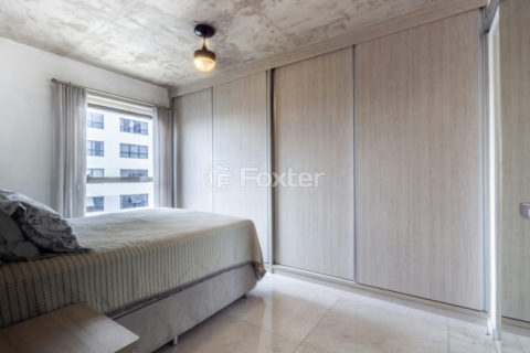 Image 18 - 1030221