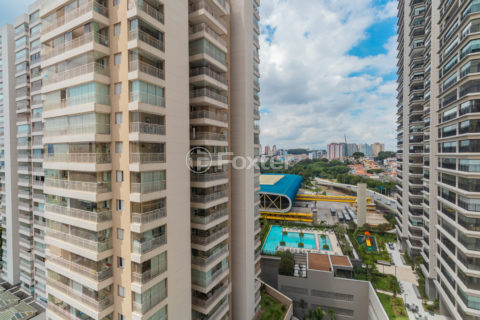 Image 11 - 1030257