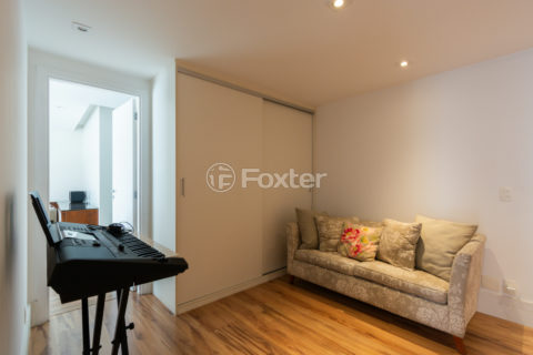 Image 32 - 1030290