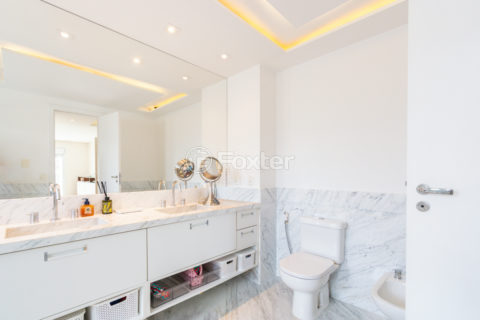 Image 52 - 1030290