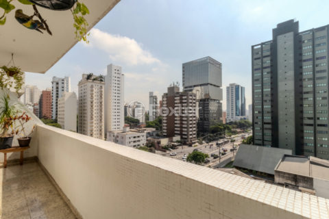 Image 8 - 1030302