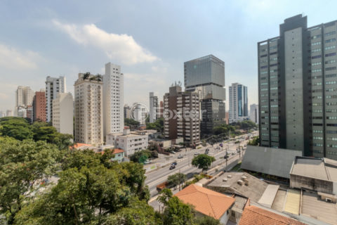 Image 10 - 1030302