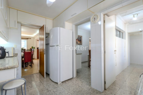 Image 17 - 1030302