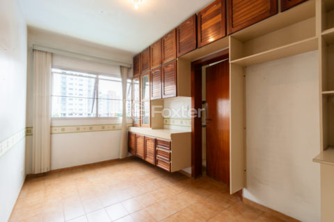 Image 32 - 1030335
