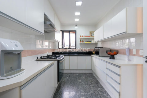 Image 34 - 1030342