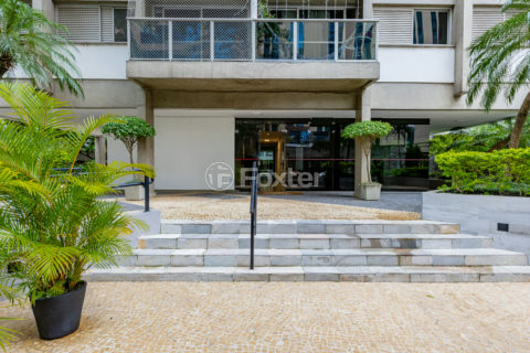 Image 42 - 1030343