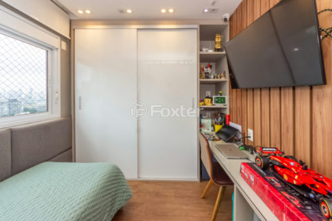 Image 32 - 1030383