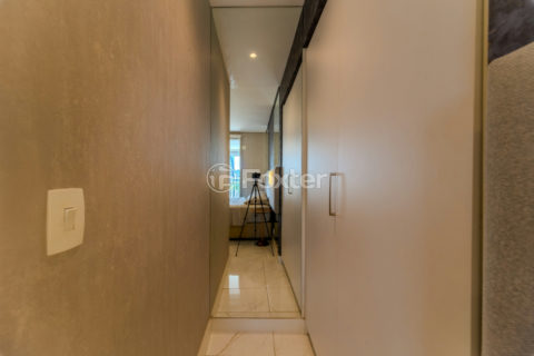 Image 20 - 1030386