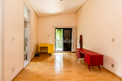 Image 37 - 1030393