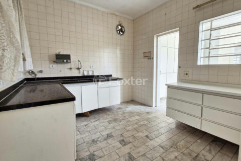 Image 19 - 1030433