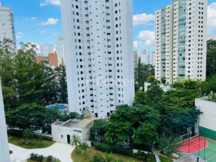 Image 12 - 1030434