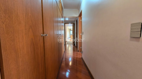 Image 37 - 1030495