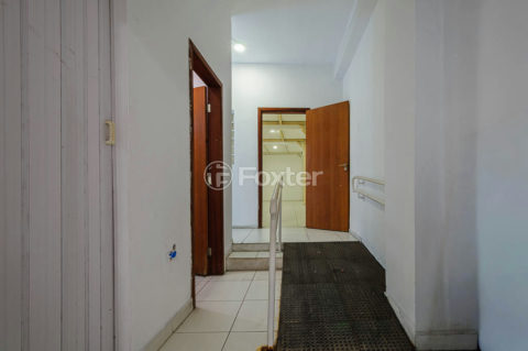 Image 8 - 1030551