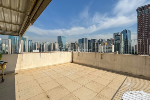 Image 32 - 1030561
