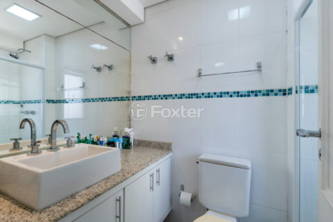 Image 34 - 1030572