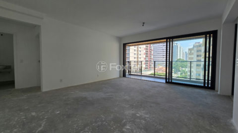 Image 32 - 1030573