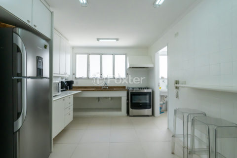 Image 27 - 1030579