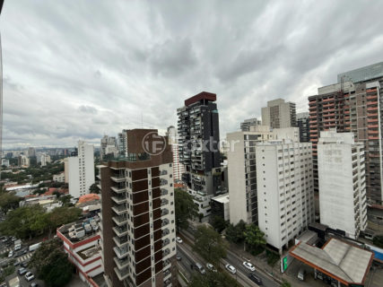 Image 15 - 1030599