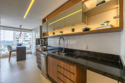 Image 8 - 1030645
