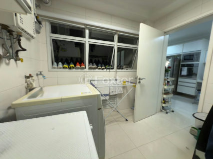 Image 9 - 1030663