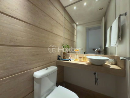 Image 10 - 1030663