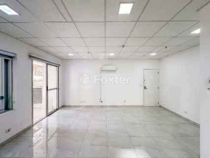 Image 8 - 1030664