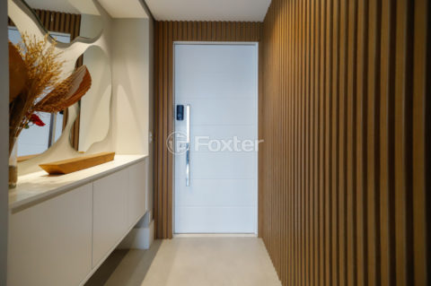 Image 32 - 1030686