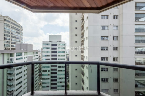 Image 32 - 1030688