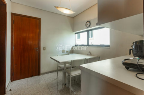 Image 32 - 1030690