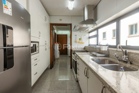 Image 37 - 1030690