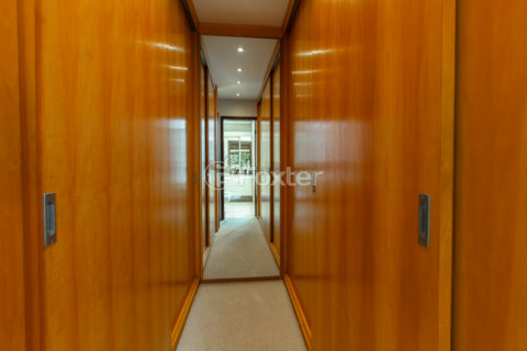 Image 33 - 1030690