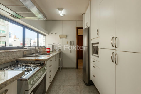Image 38 - 1030690