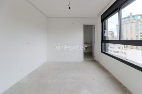 Image 22 - 1030703