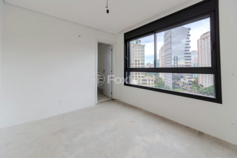 Image 21 - 1030703