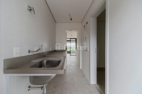 Image 33 - 1030703