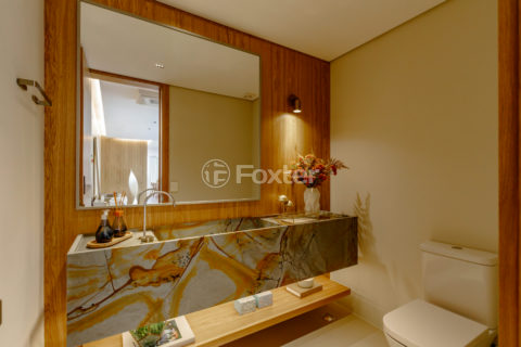 Image 22 - 1030715