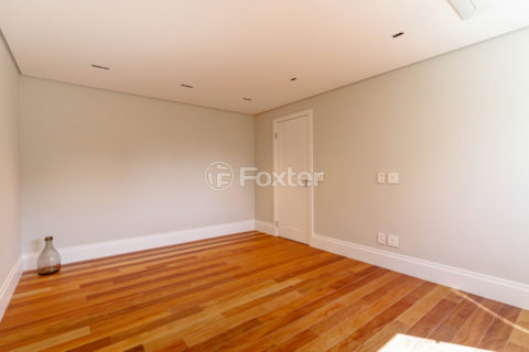 Image 37 - 1030715