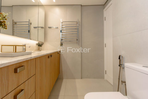 Image 32 - 1030715