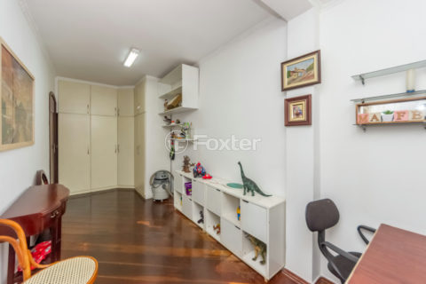 Image 32 - 1030716