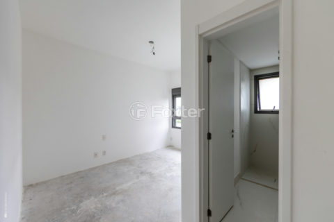 Image 32 - 1030758