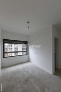 Image 35 - 1030758