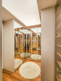 Image 30 - 1030792