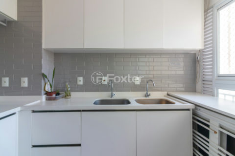 Image 22 - 1030850
