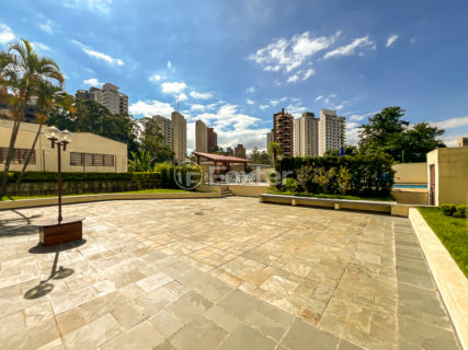 Image 37 - 1030857